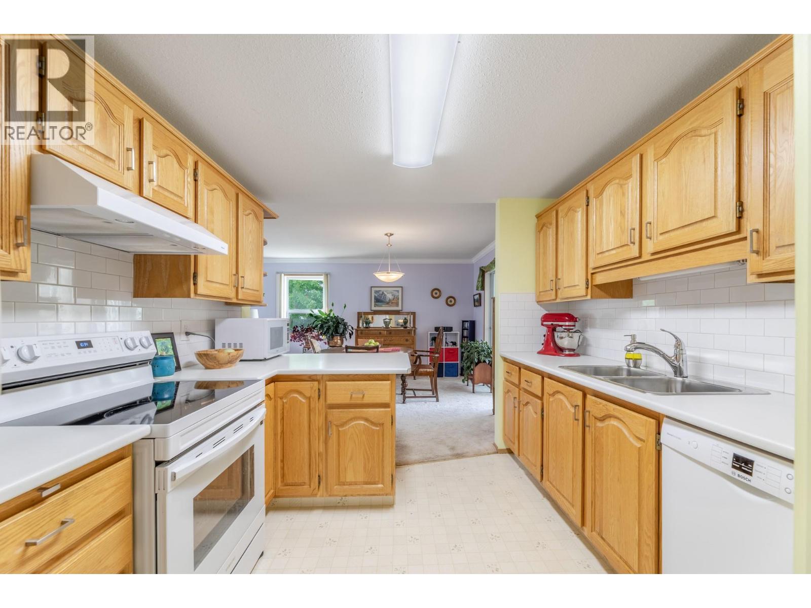 272 Green Avenue W Unit# 210 Property Photo 11