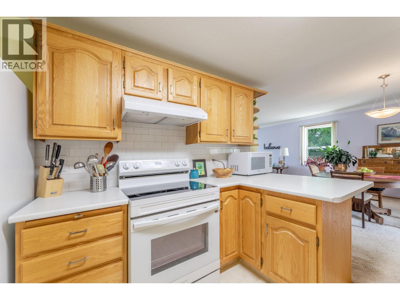 272 Green Avenue W Unit# 210 Property Photo 12