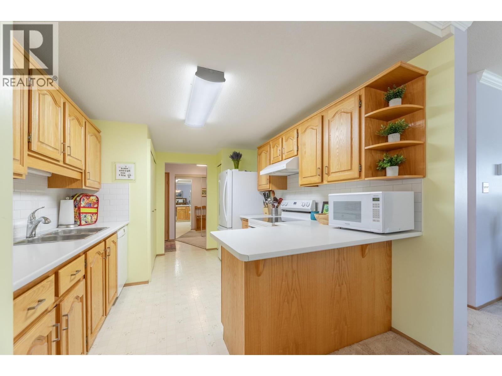 272 Green Avenue W Unit# 210 Property Photo 13