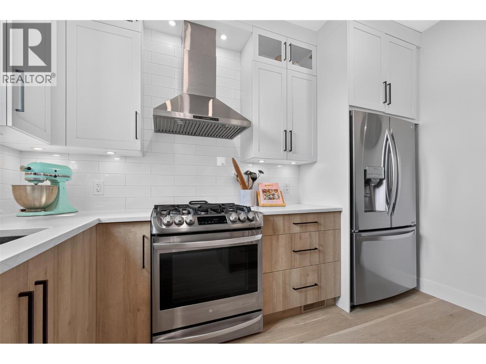 945 Borden Avenue Unit# 1 Property Photo 11