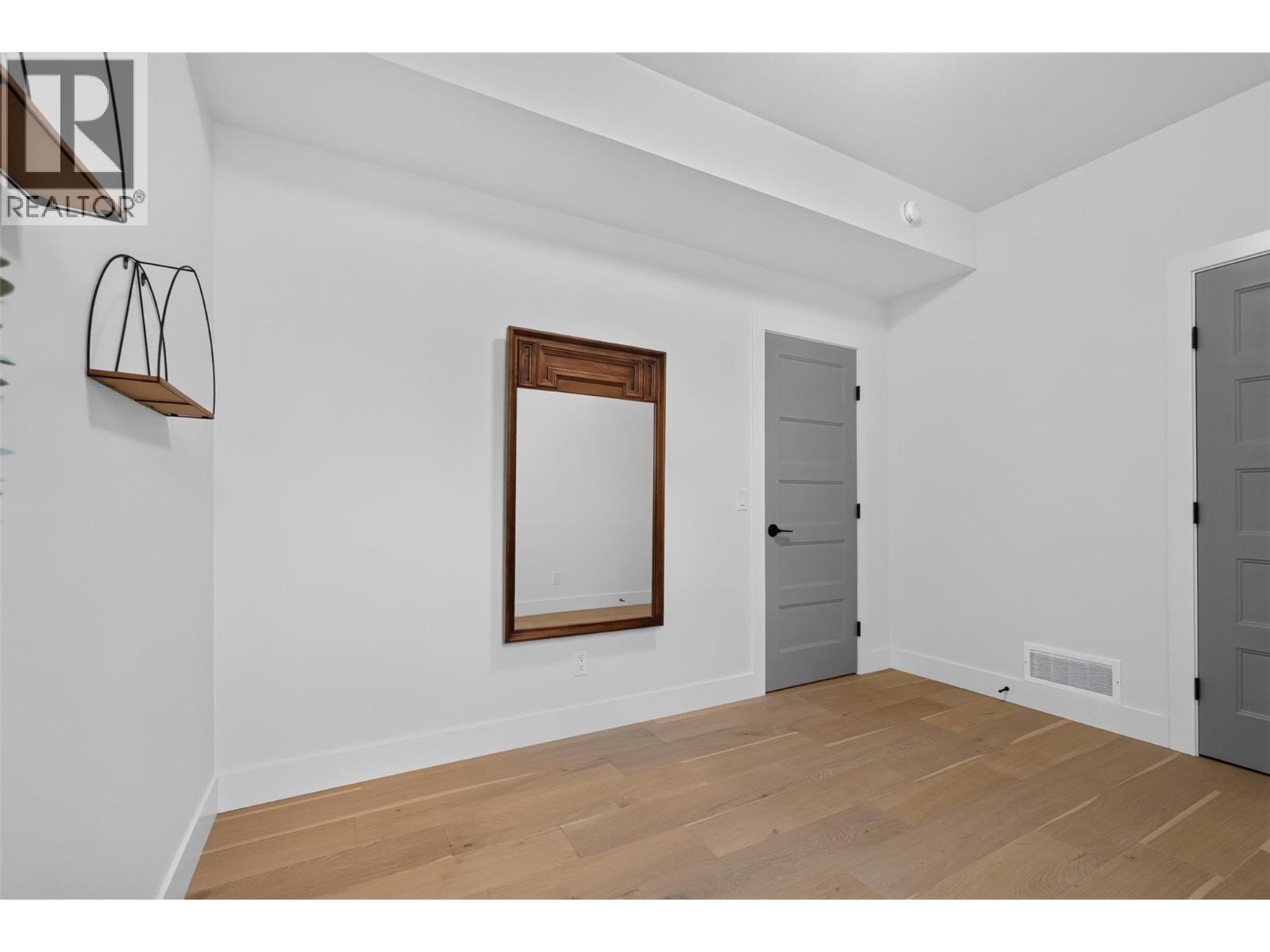 945 Borden Avenue Unit# 1 Property Photo 20