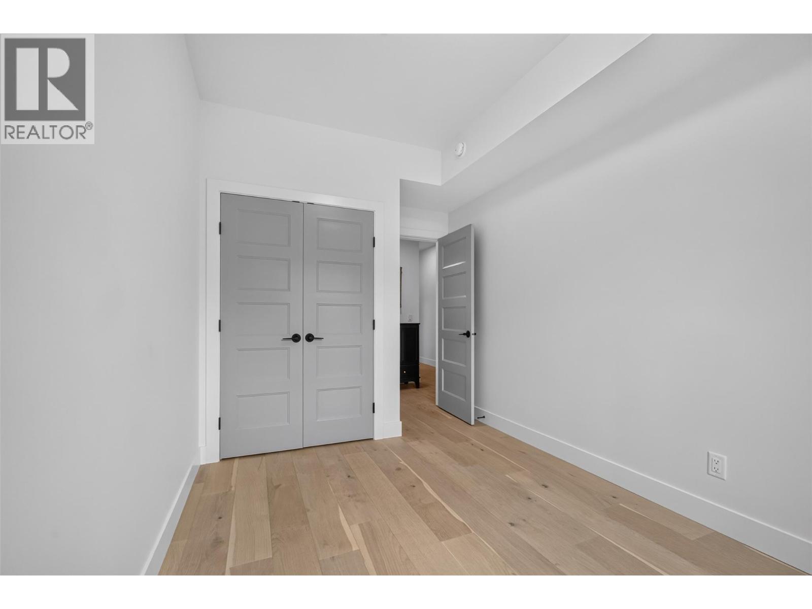 945 Borden Avenue Unit# 1 Property Photo 22