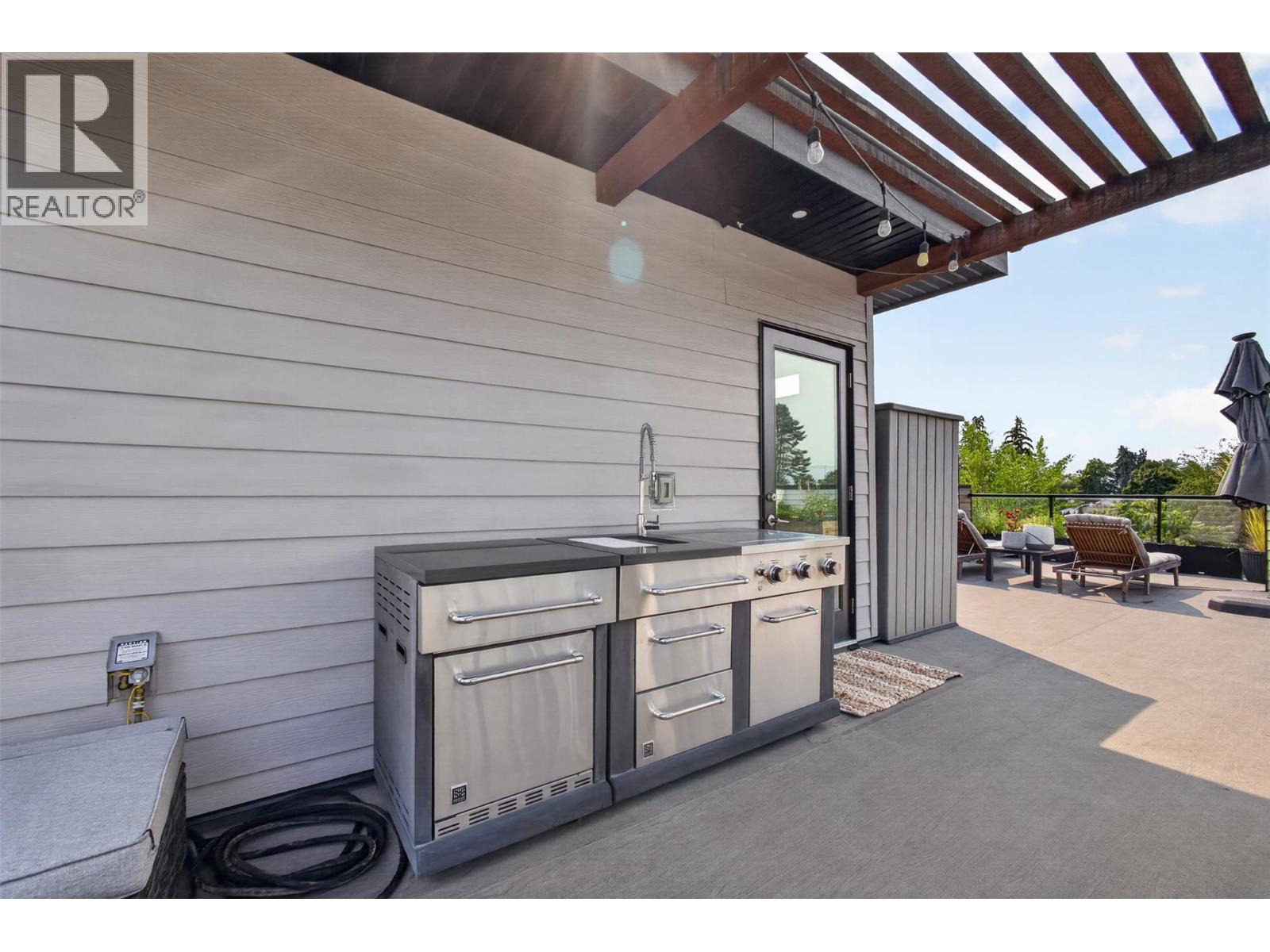 945 Borden Avenue Unit# 1 Property Photo 28