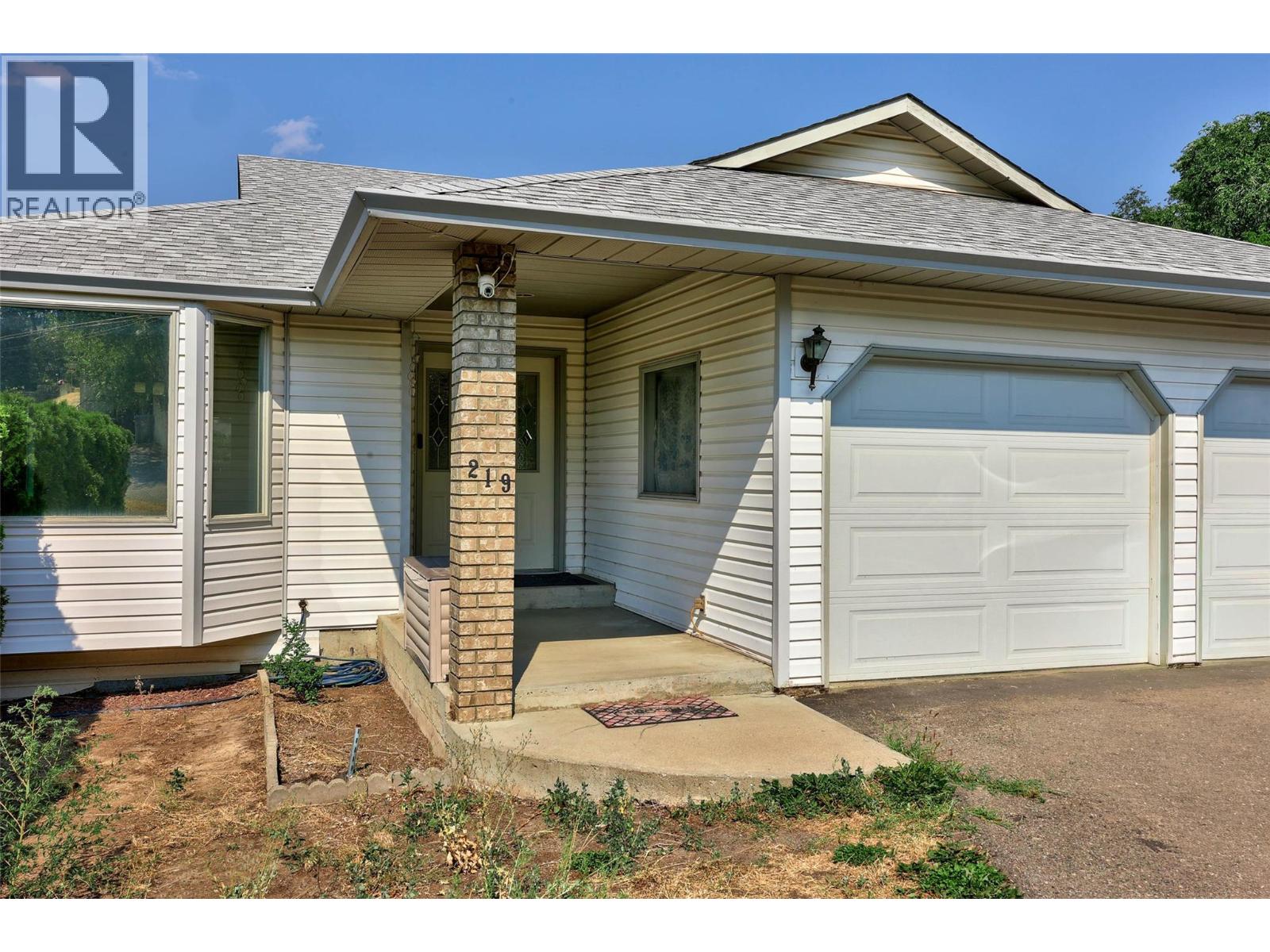 219 Strom Road Property Photo 3