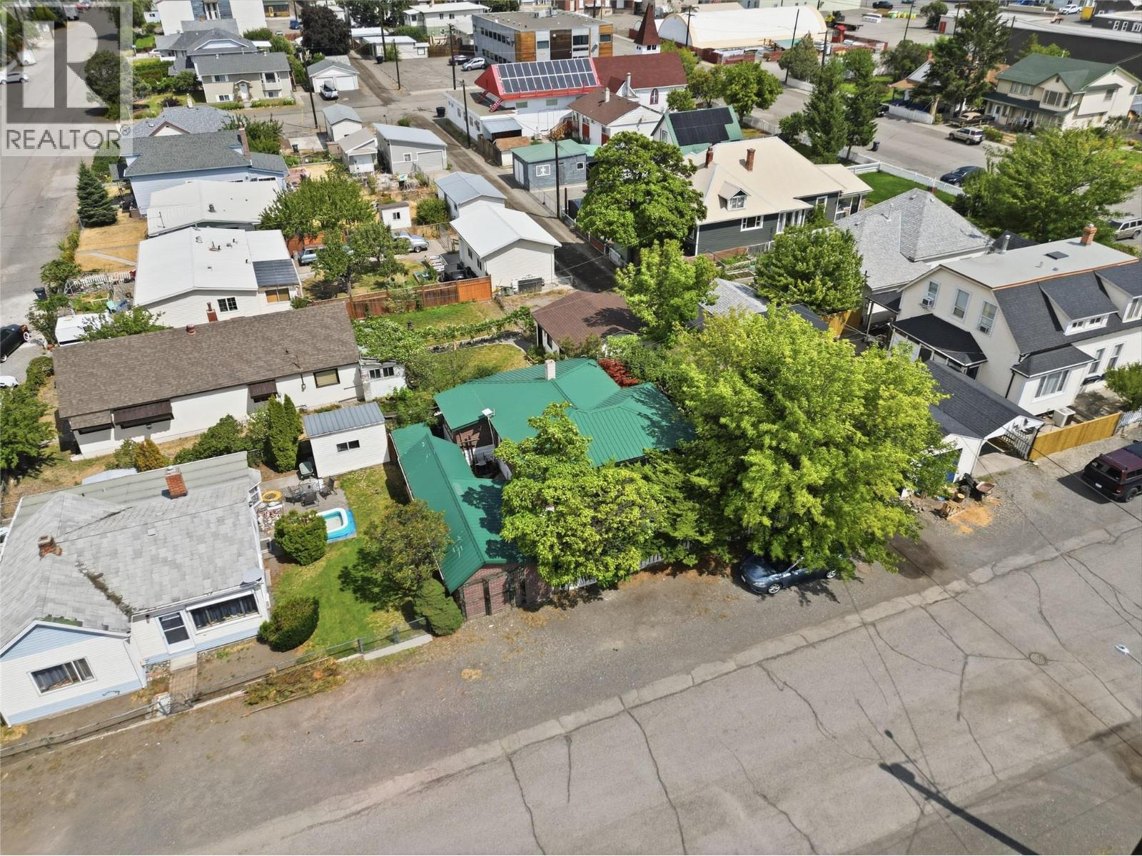 252 6th Street Property Photo 2