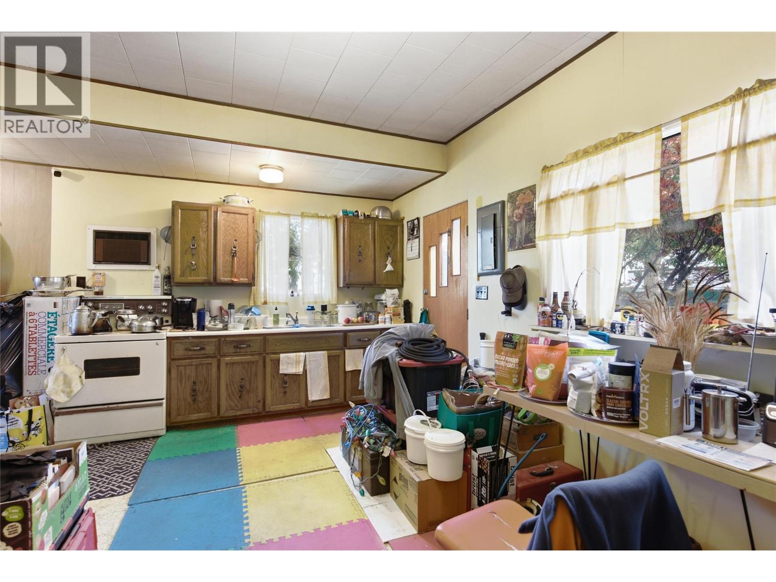 252 6th Street Property Photo 3