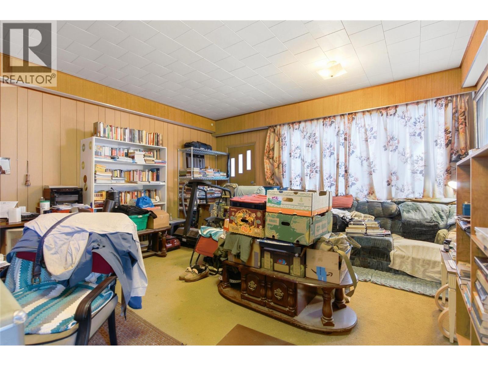 252 6th Street Property Photo 8