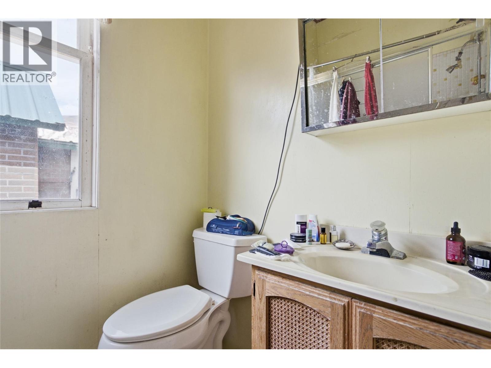 252 6th Street Property Photo 12
