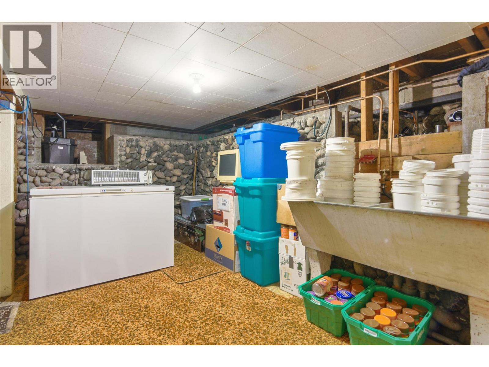 252 6th Street Property Photo 16
