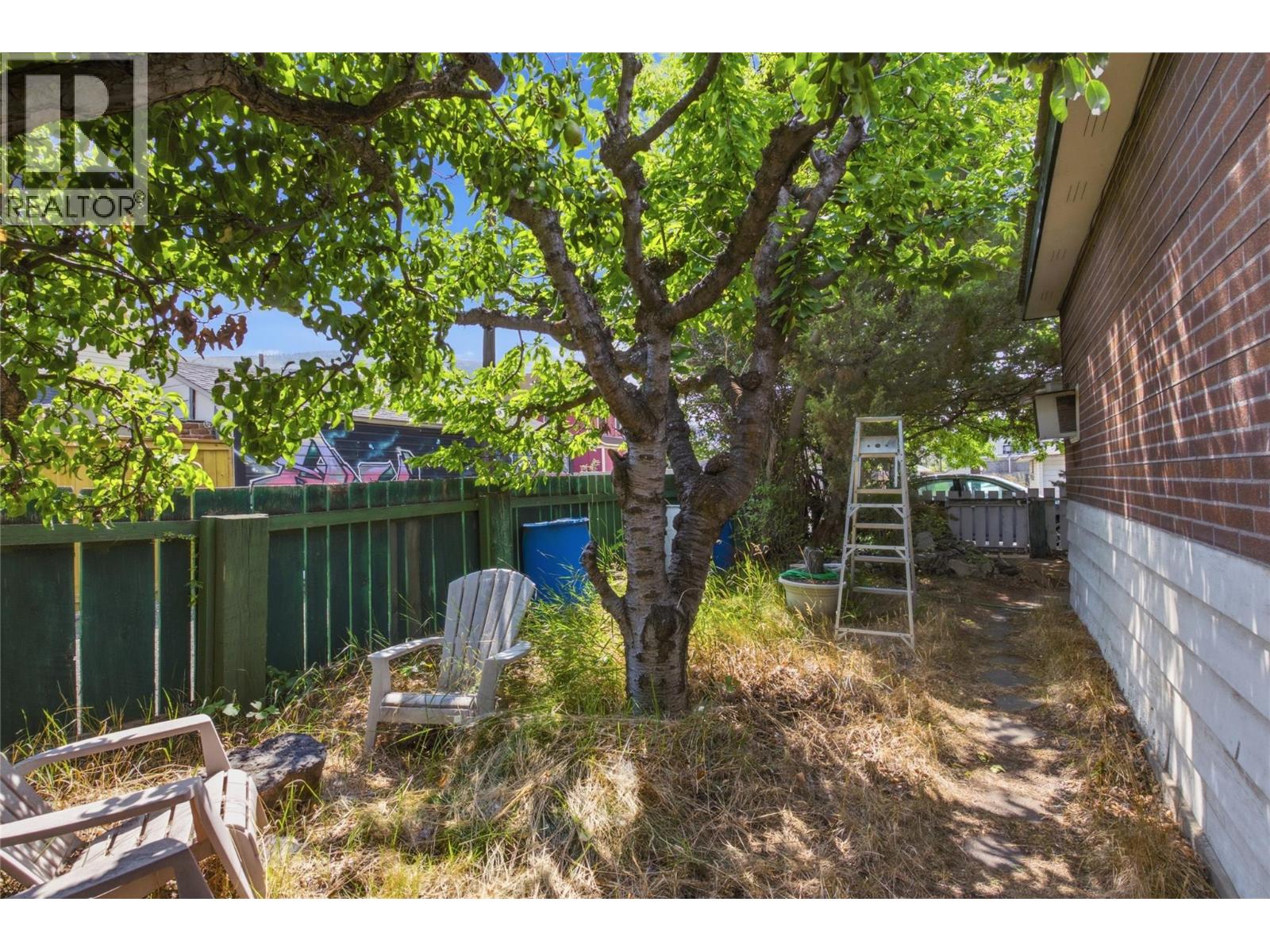 252 6th Street Property Photo 18