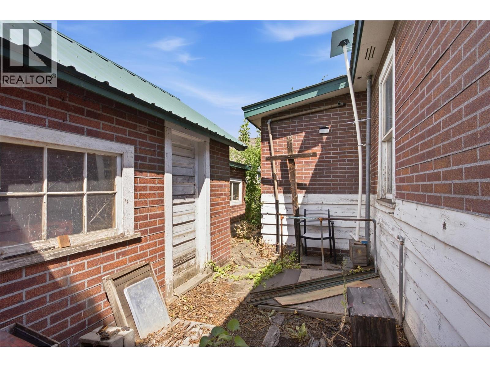 252 6th Street Property Photo 20