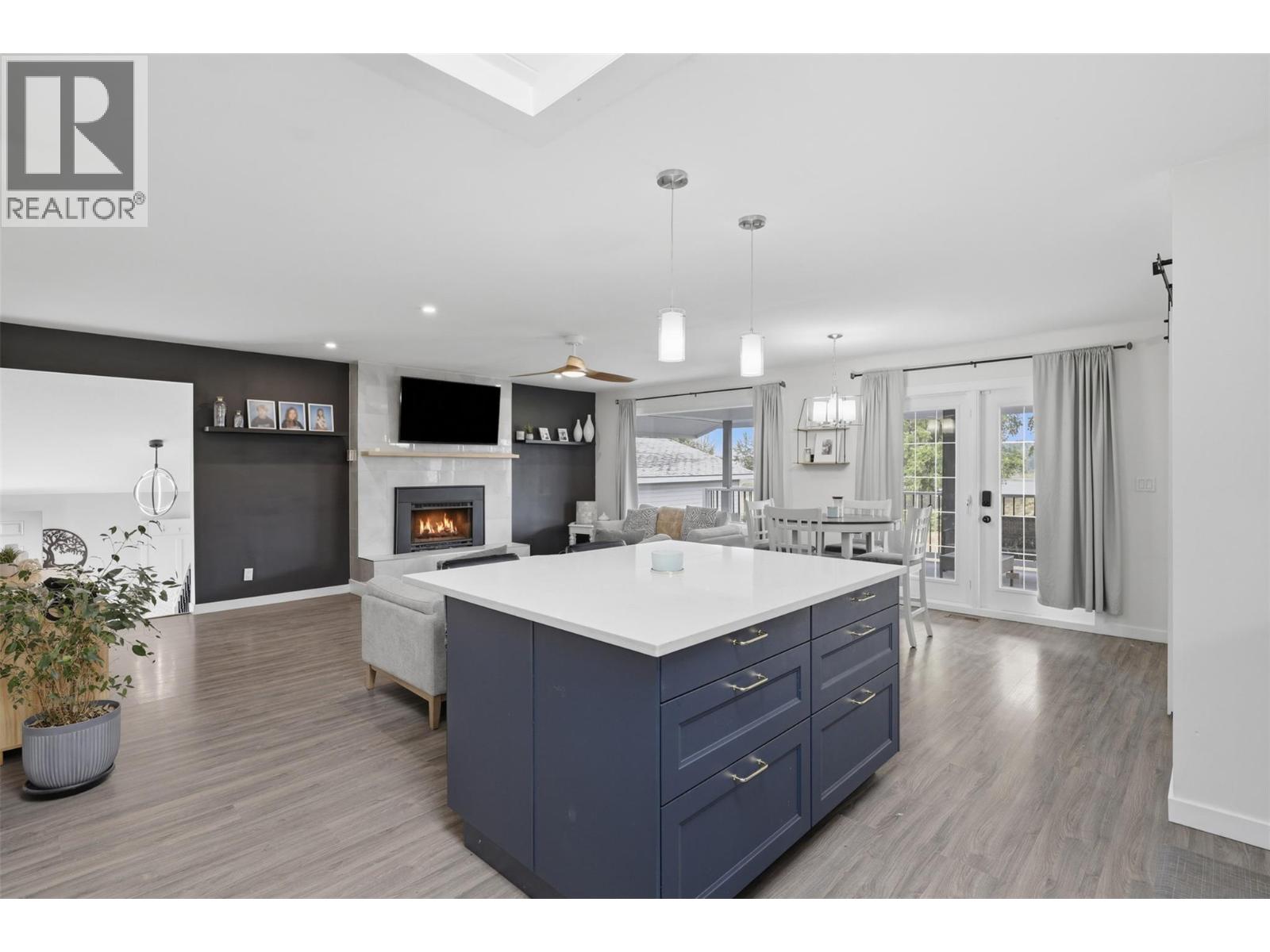 728 Driftwood Place Property Photo 12