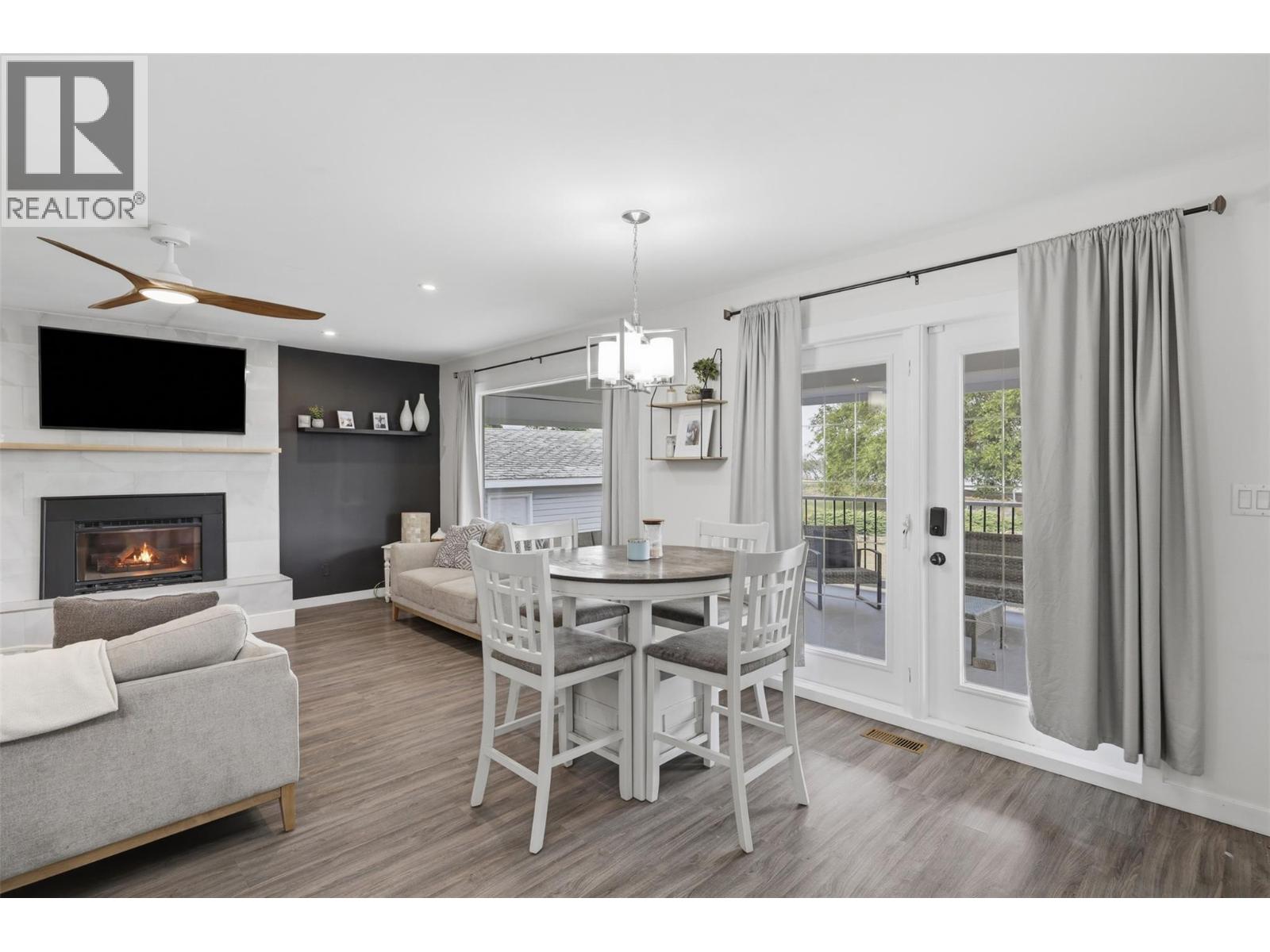 728 Driftwood Place Property Photo 14