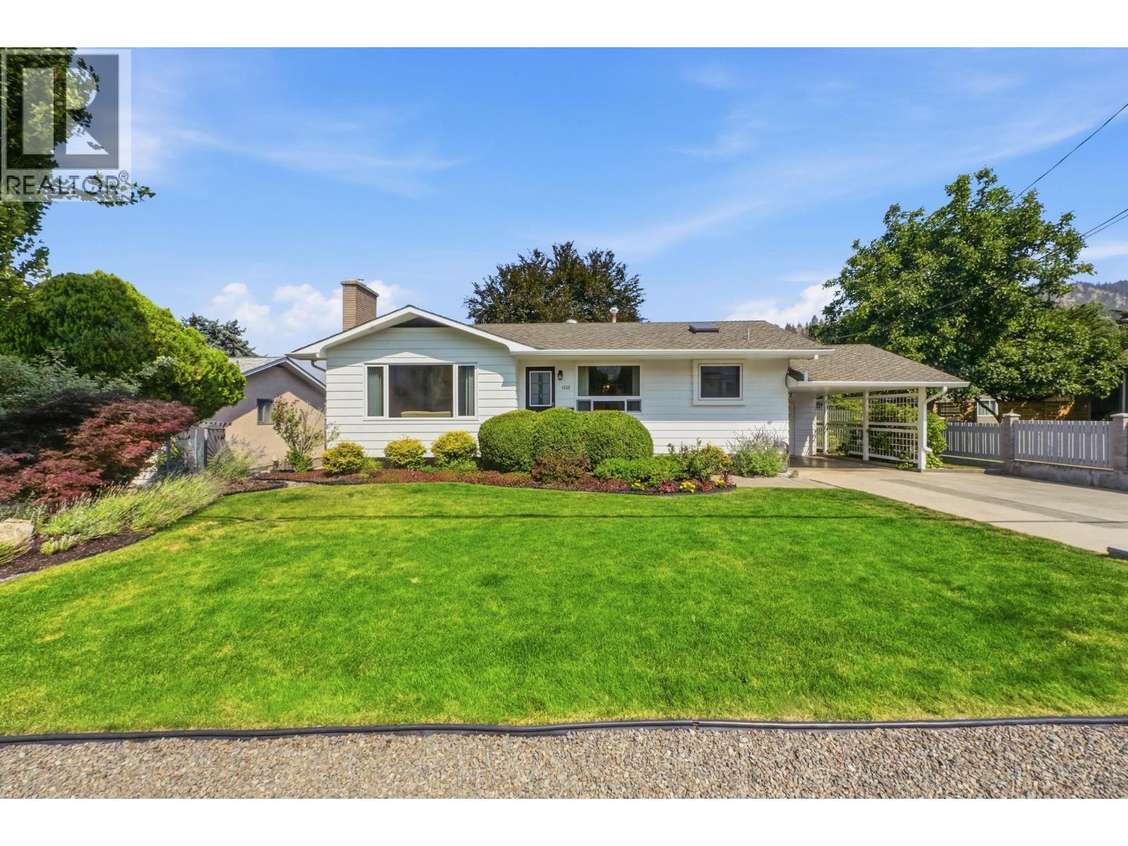 1555 Duncan Avenue E Property Photo 1