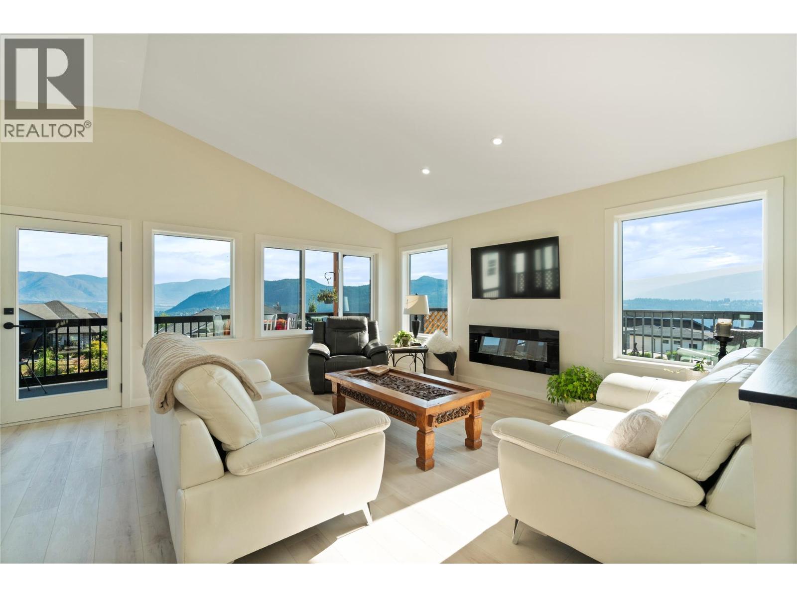 2545 Panoramic Way Property Photo 1