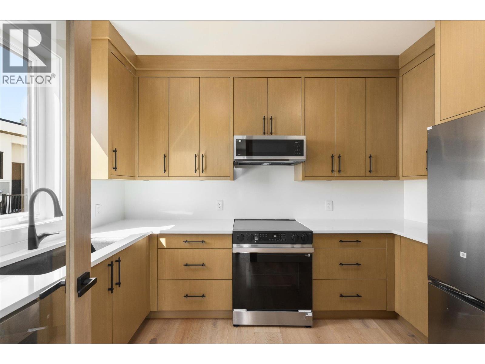 1082 Carnoustie Drive Property Photo 13