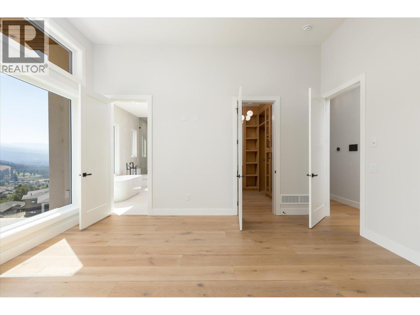 1082 Carnoustie Drive Property Photo 24