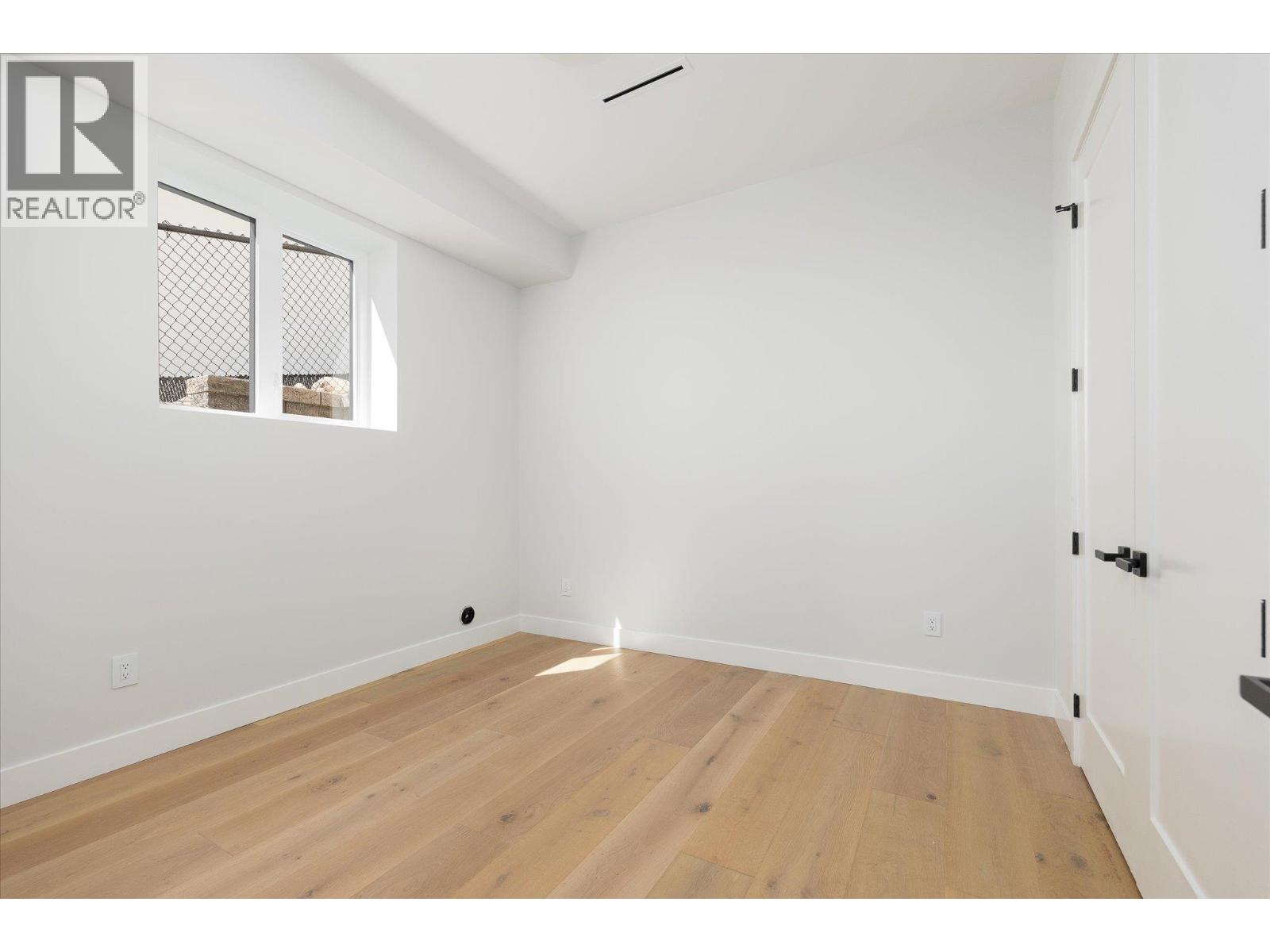 1082 Carnoustie Drive Property Photo 43