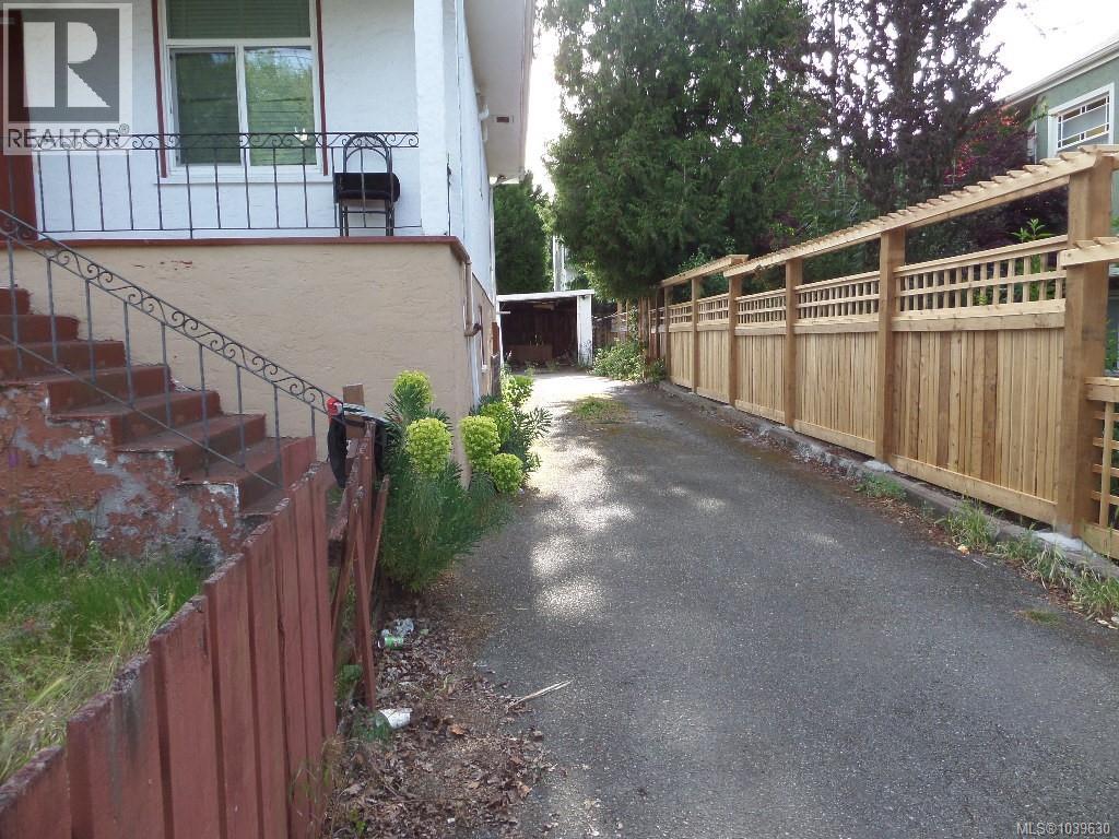 1606 Bank St Property Photo 3