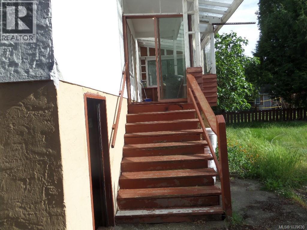 1606 Bank St Property Photo 5
