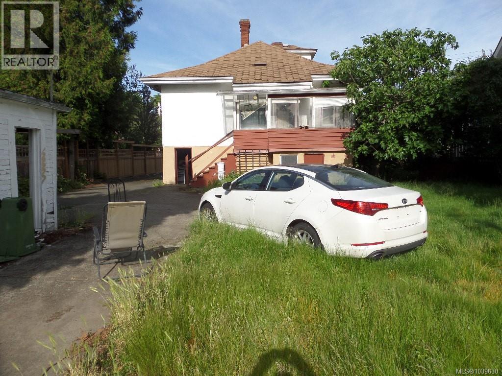 1606 Bank St Property Photo 6