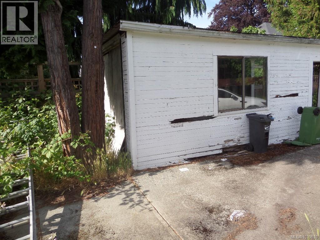 1606 Bank St Property Photo 7