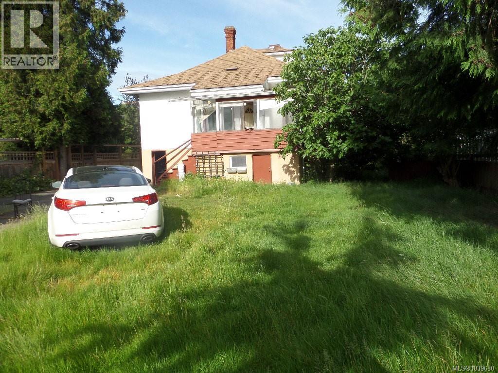 1606 Bank St Property Photo 8