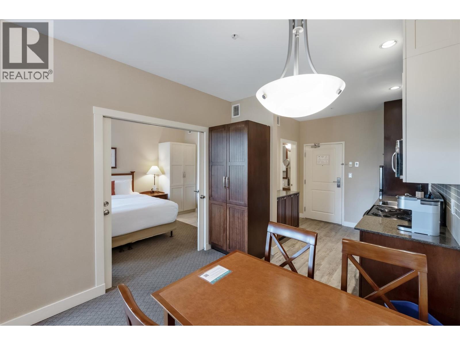 13011 Lakeshore Drive S Unit# 104 Property Photo 13