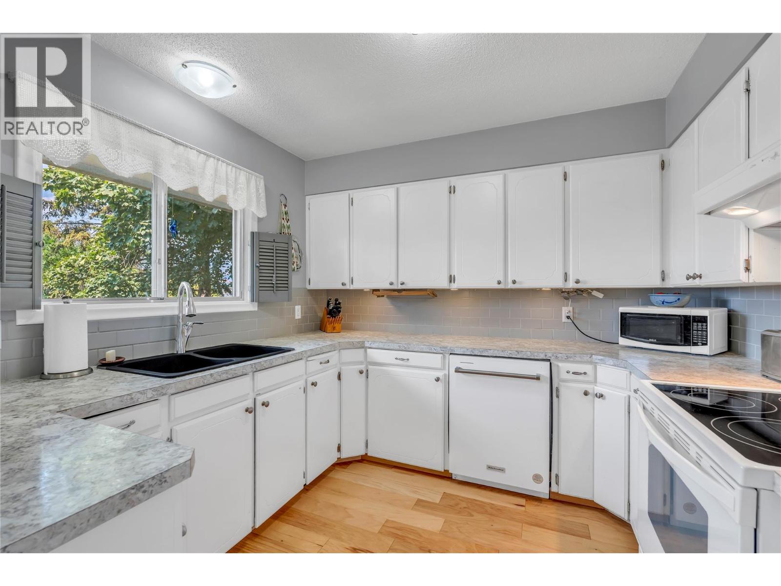 707 Ross Avenue Property Photo 2