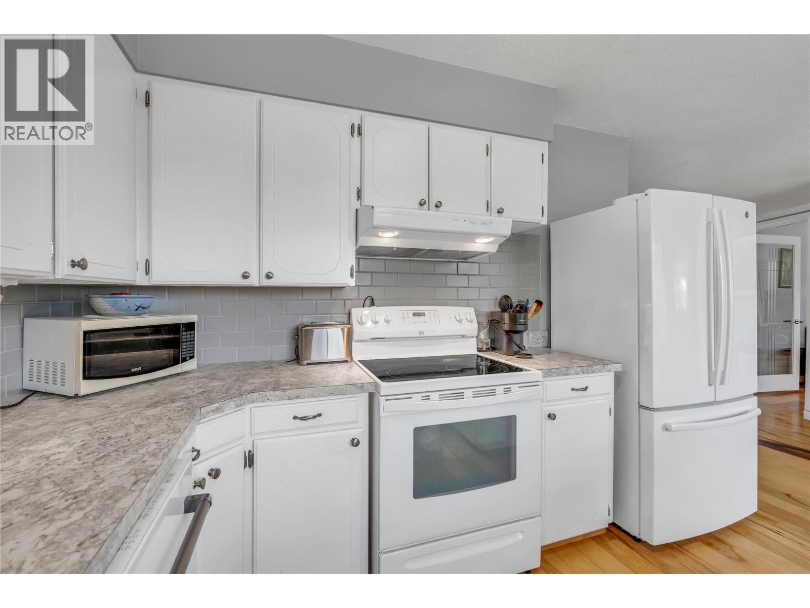 707 Ross Avenue Property Photo 3