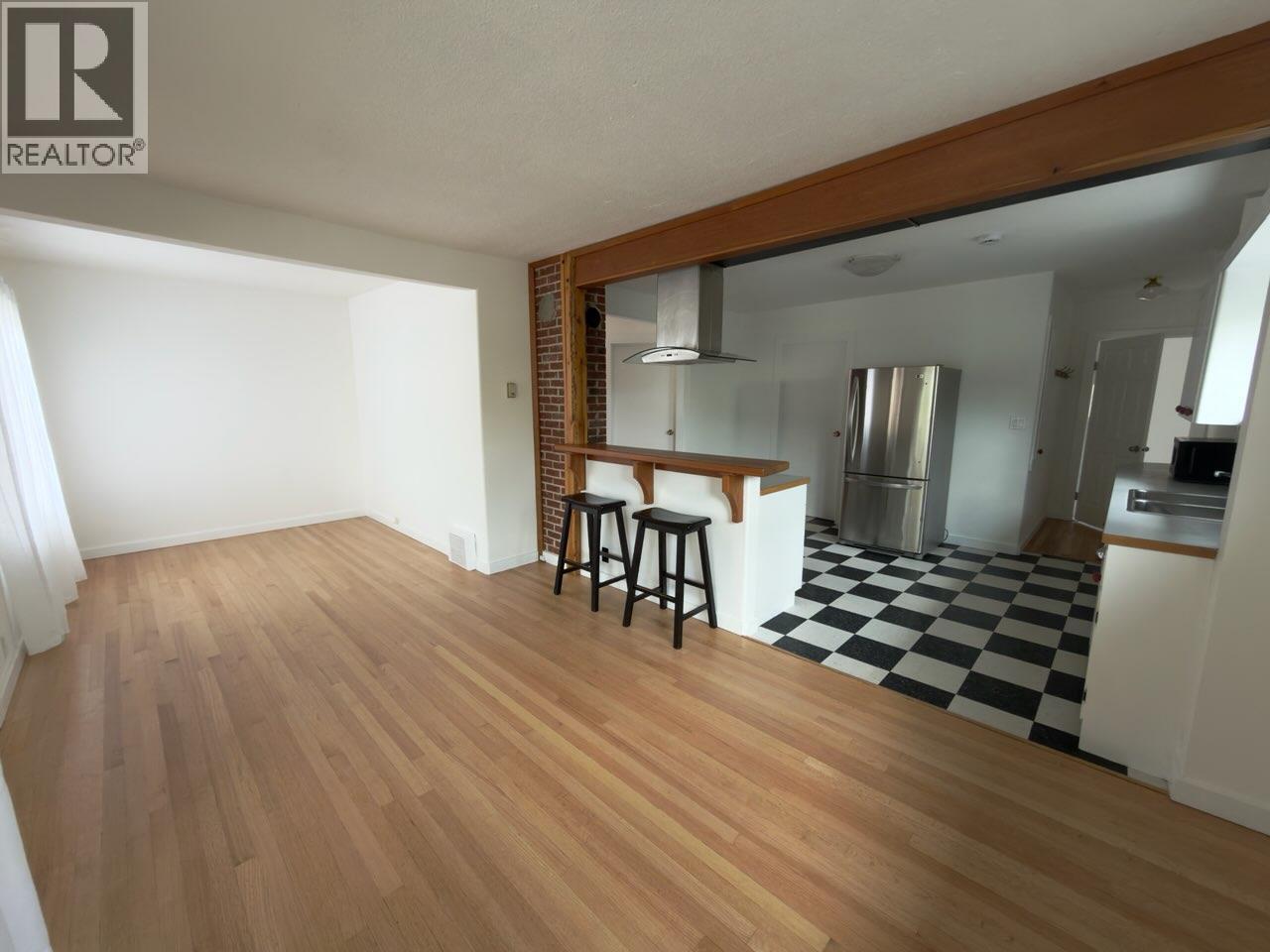 664 Rotary Drive Property Photo 3