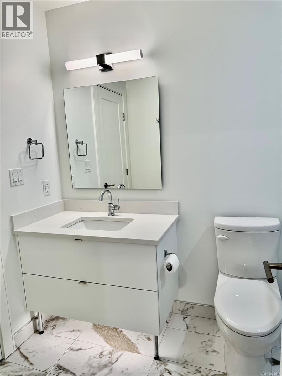 814 1628 Store St Property Photo 11