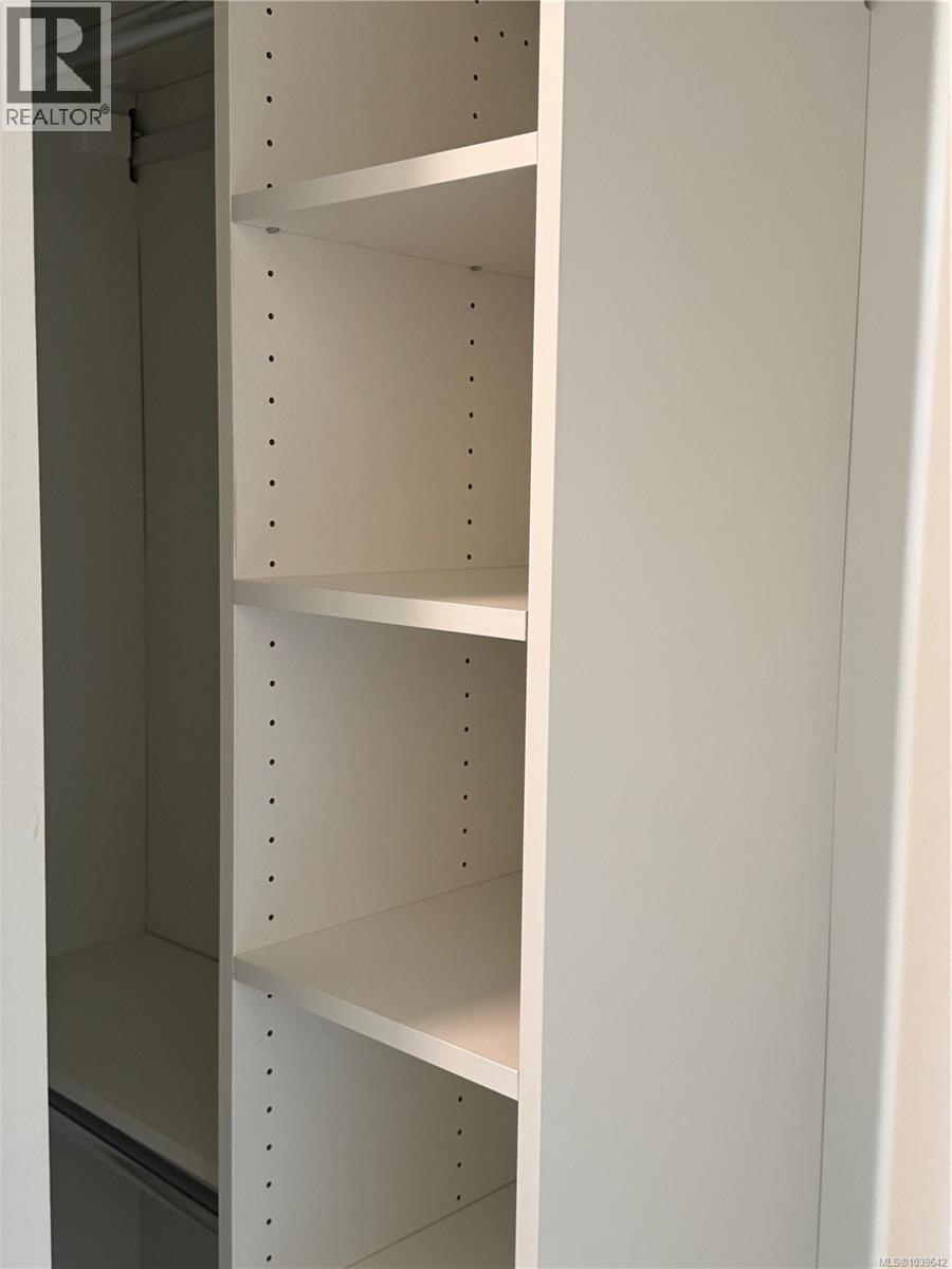 814 1628 Store St Property Photo 15