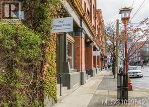 814 1628 Store St Property Photo 23