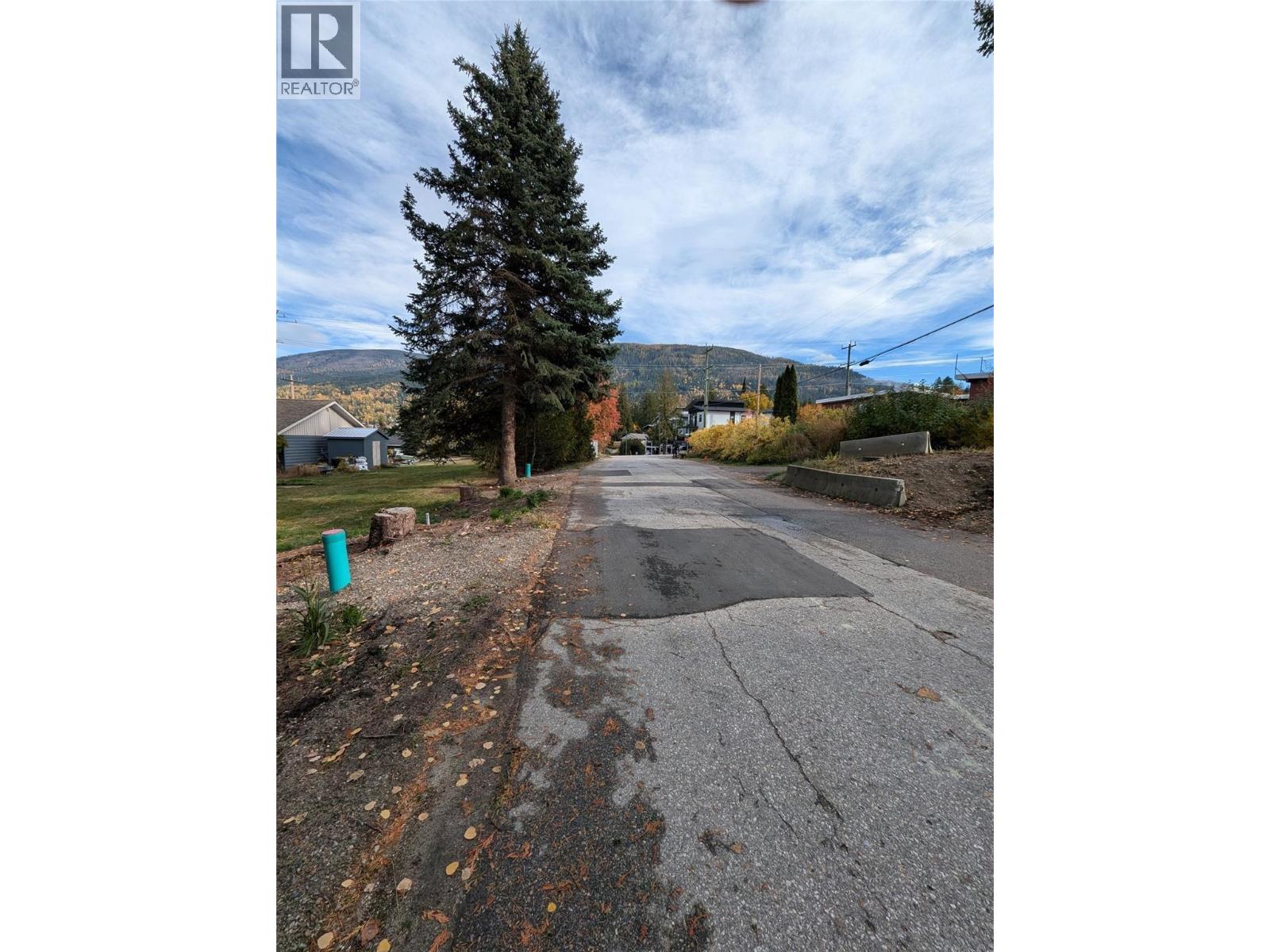802 Gore Street W Property Photo 11
