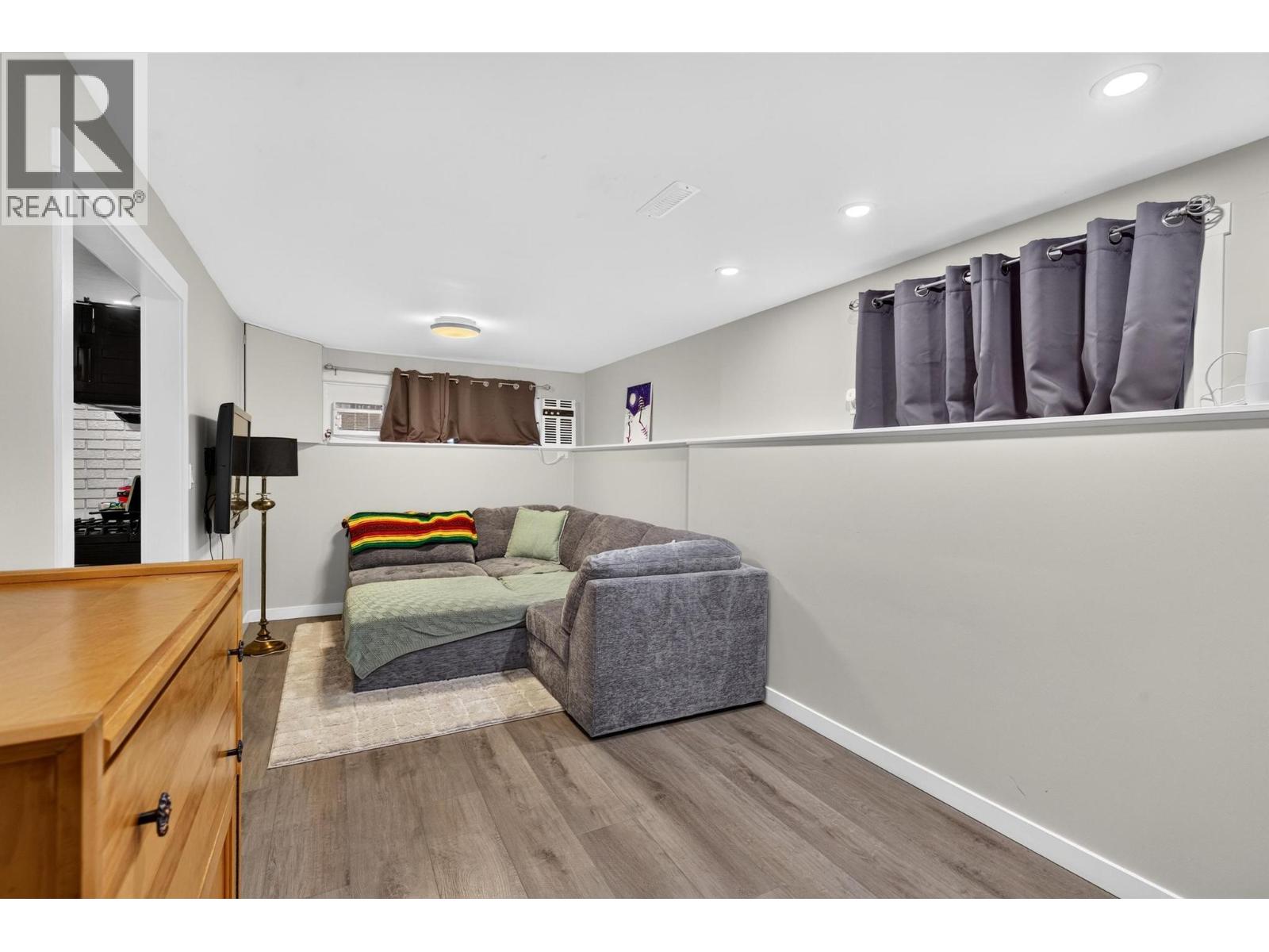 4202 16 Avenue Property Photo 18
