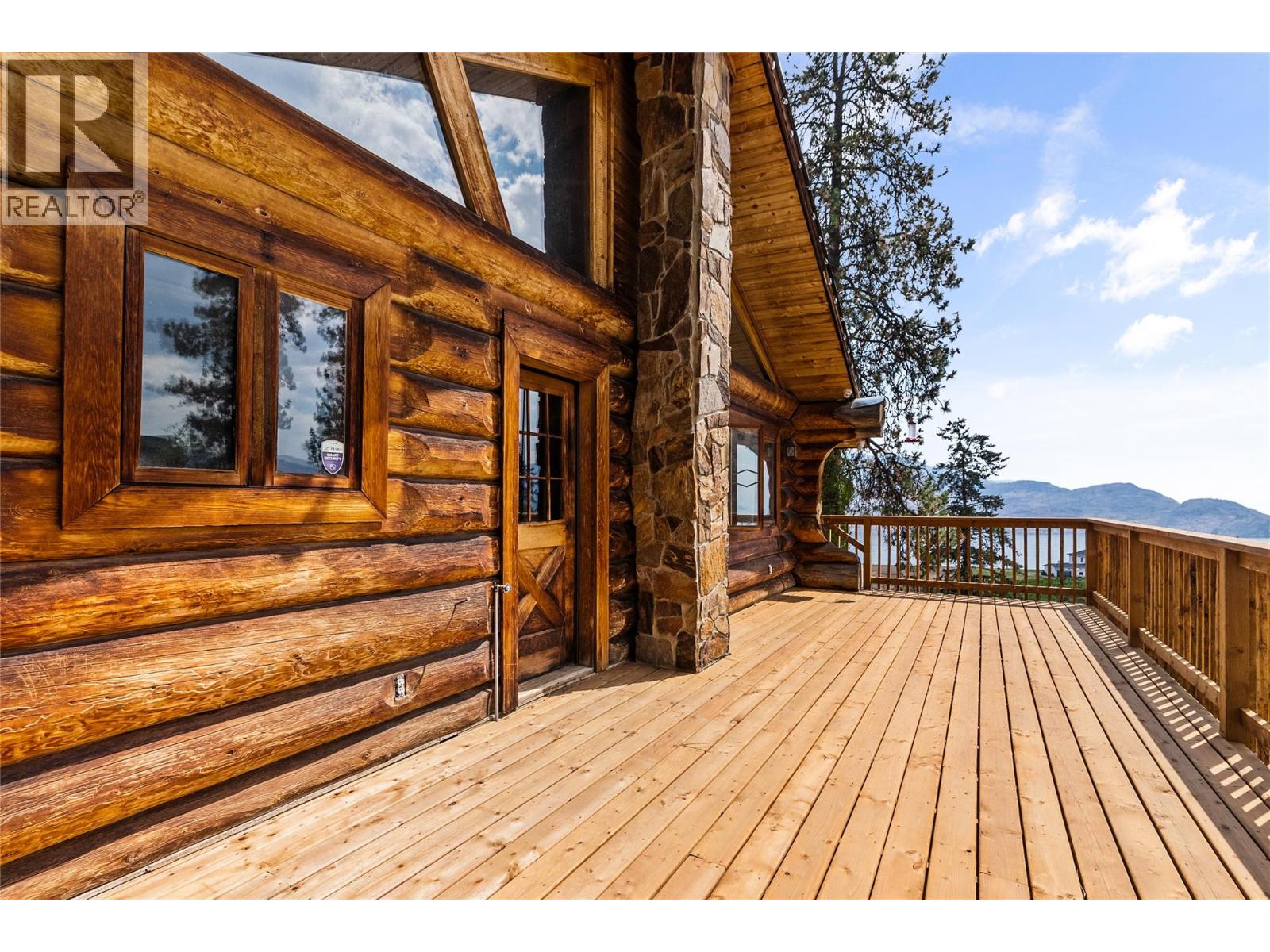 5876 Victoria Street Property Photo 1