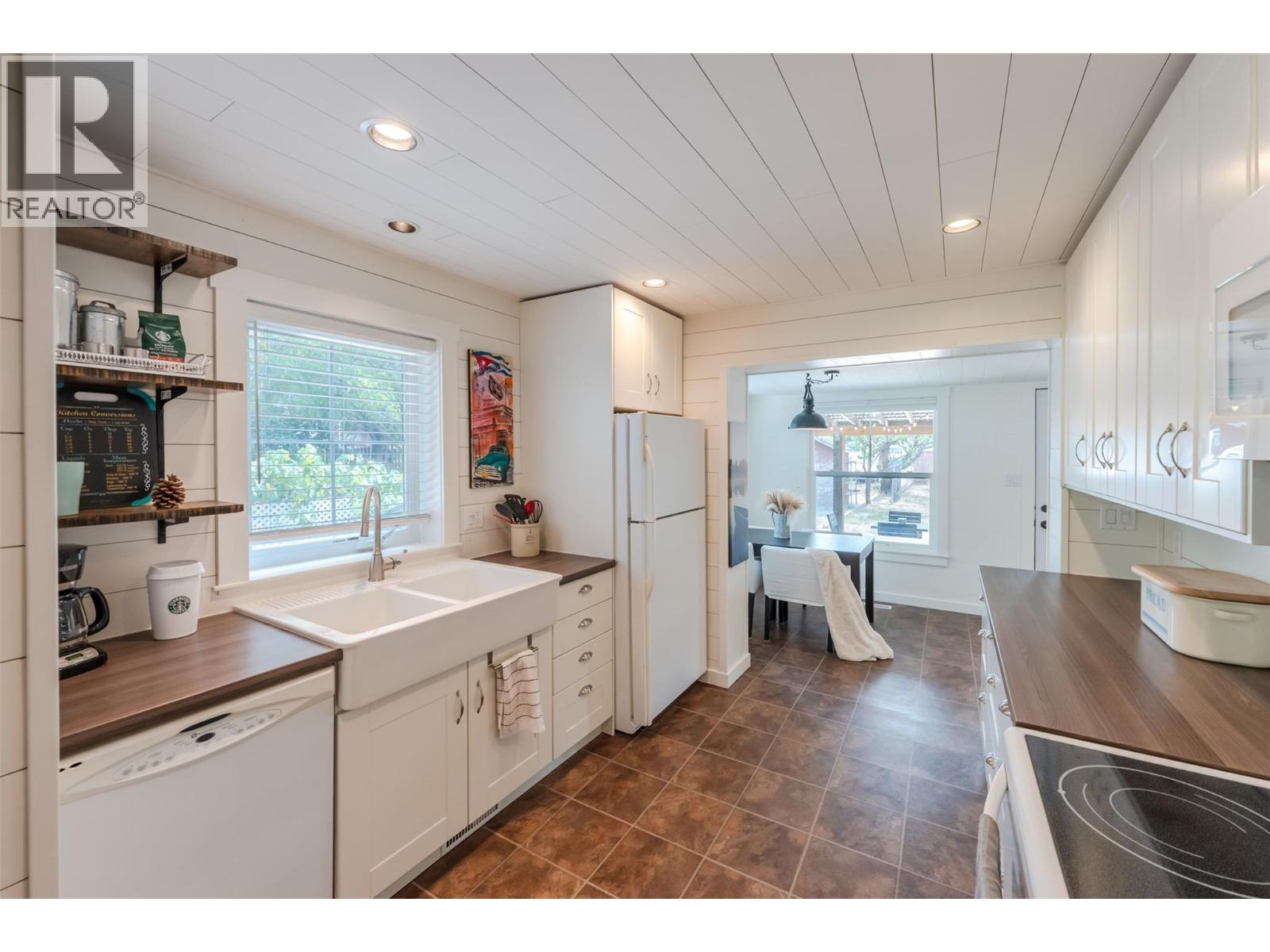 9705 Sargeant Street Property Photo 1