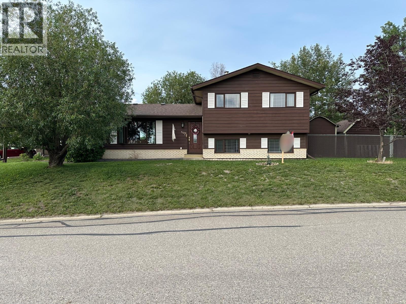 5128 44 Place Ne Property Photo 1