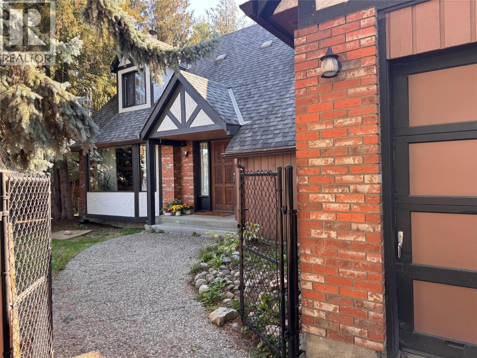 7603 De Jong Drive Property Photo 1