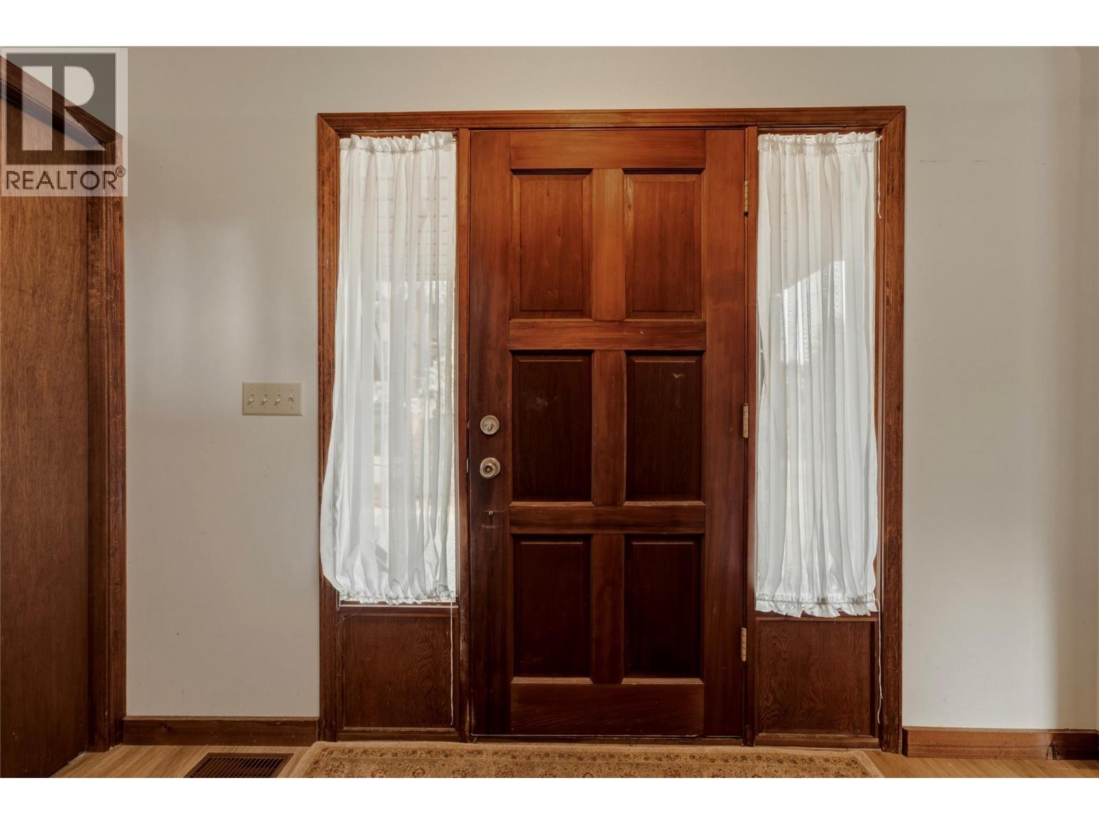 7603 De Jong Drive Property Photo 6