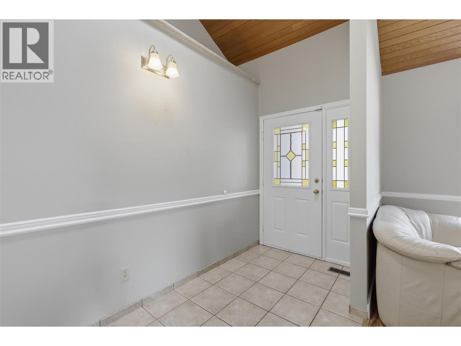 862 Greybriar Court Property Photo 4