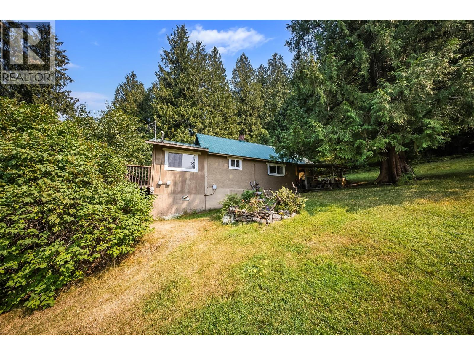 1562 Arrow Lakes Drive Property Photo 1