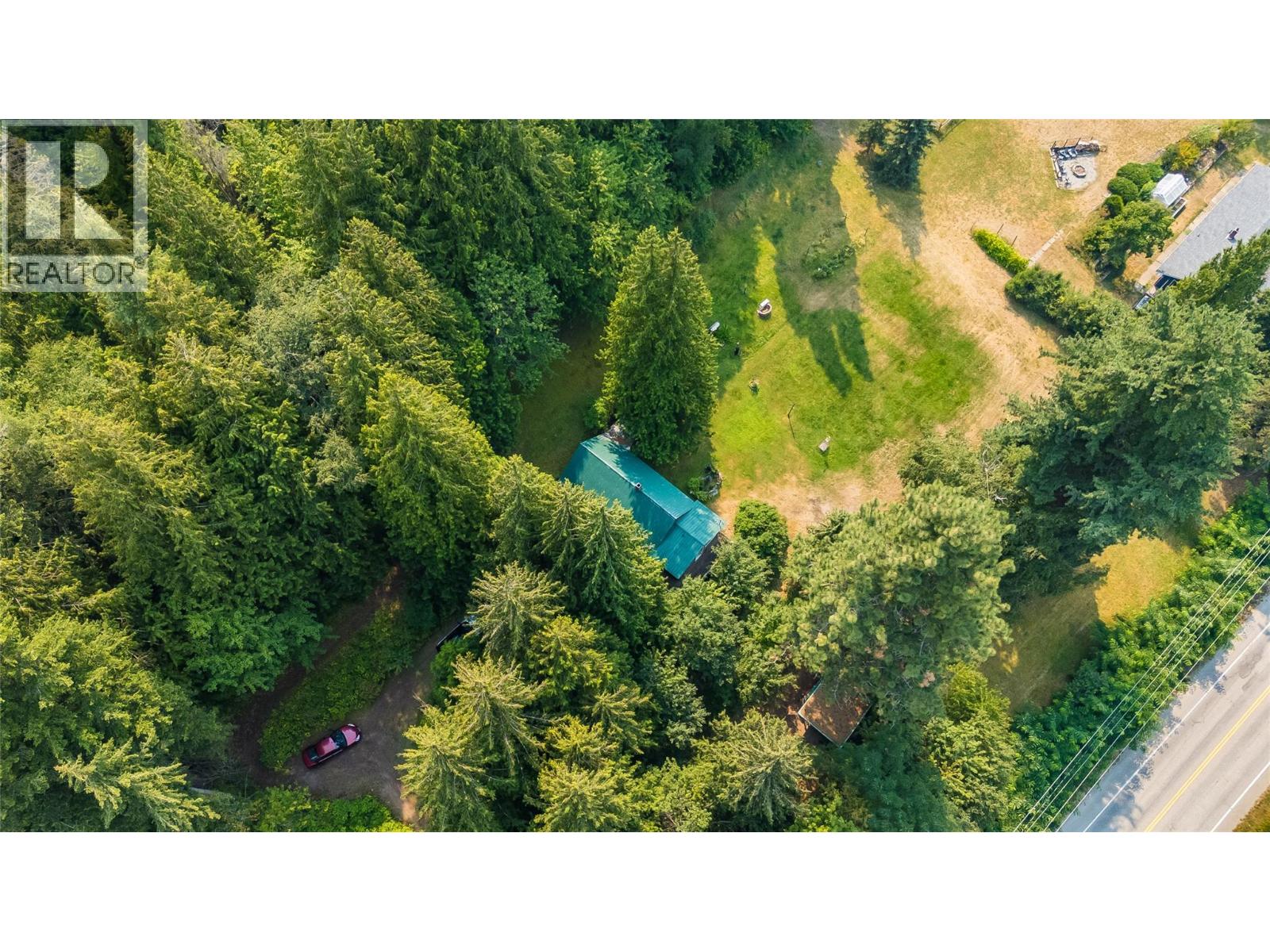 1562 Arrow Lakes Drive Property Photo 3