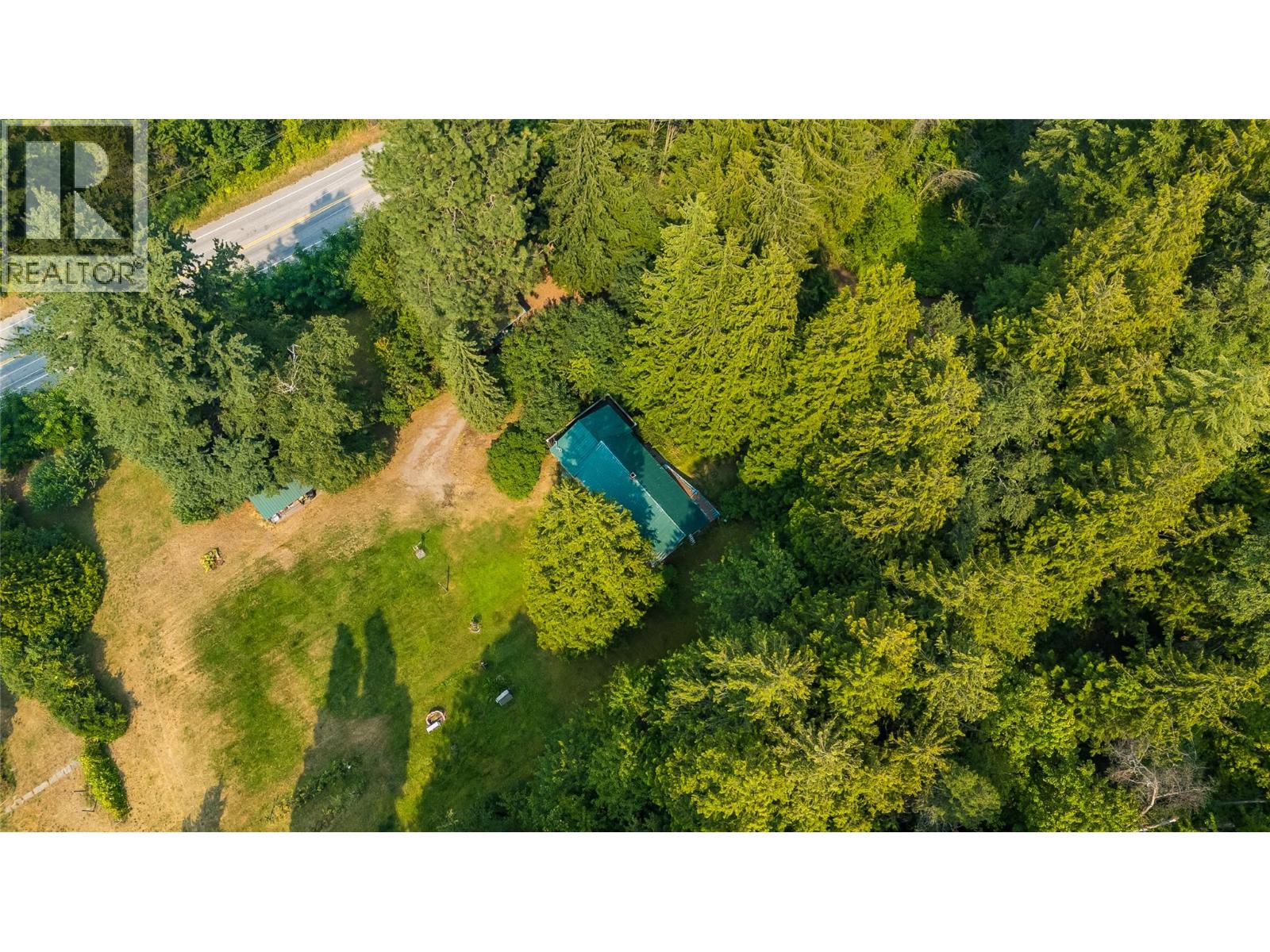 1562 Arrow Lakes Drive Property Photo 4