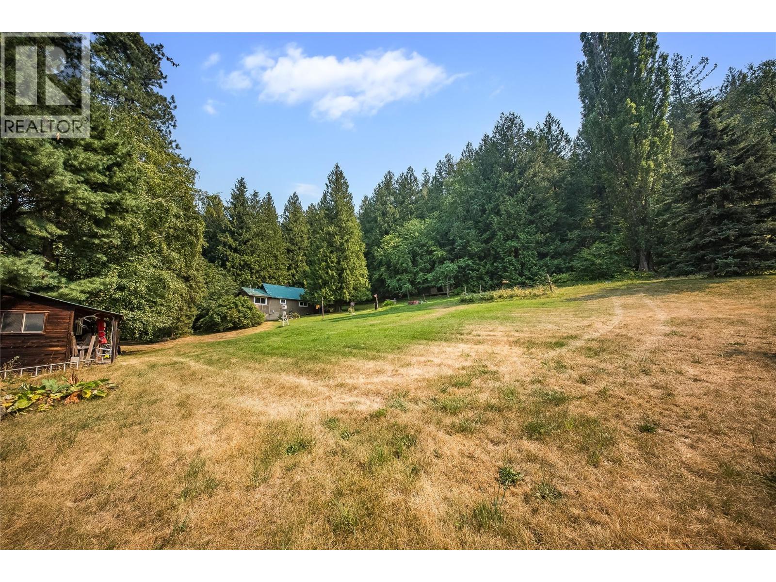 1562 Arrow Lakes Drive Property Photo 7