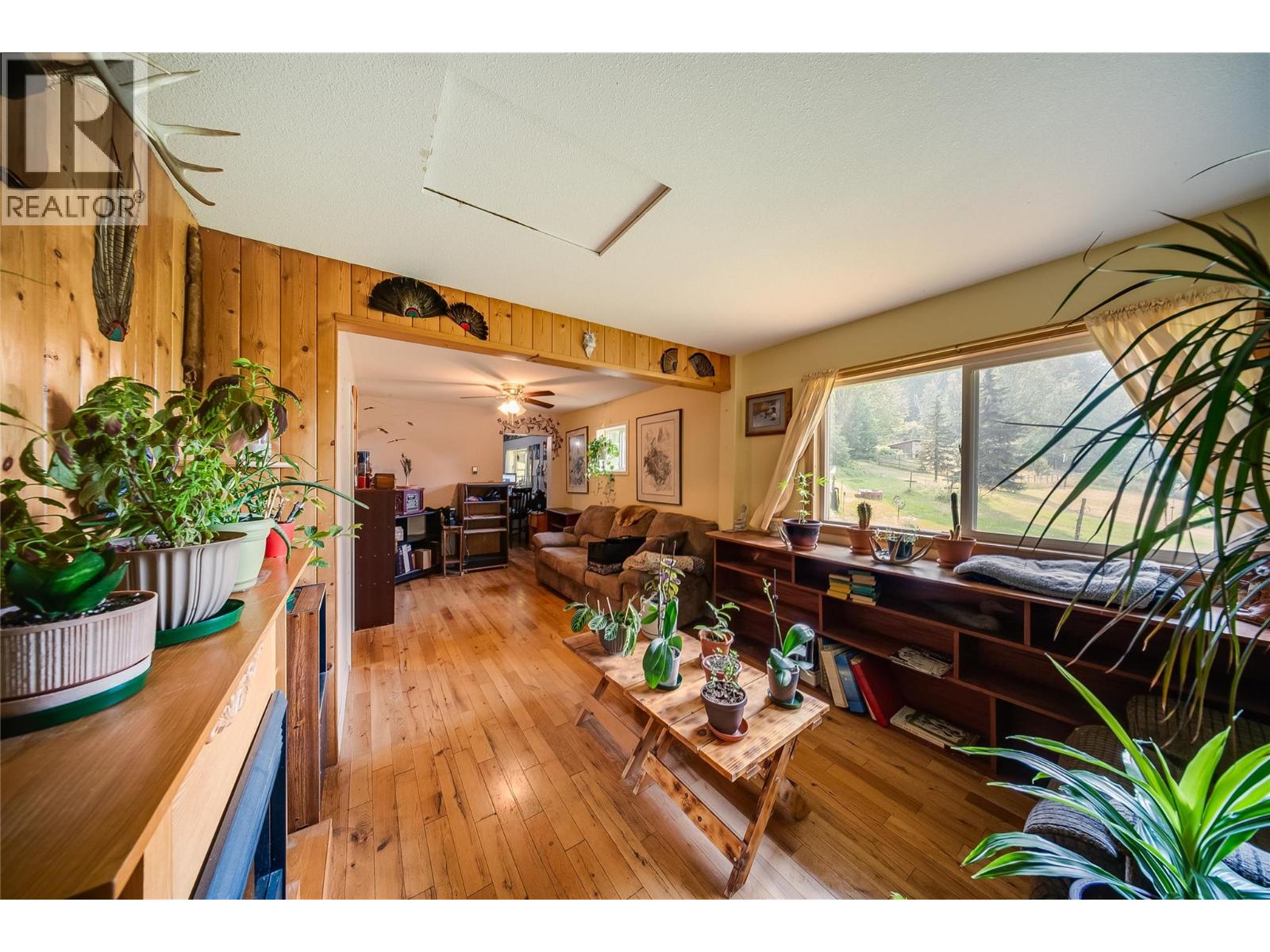 1562 Arrow Lakes Drive Property Photo 11