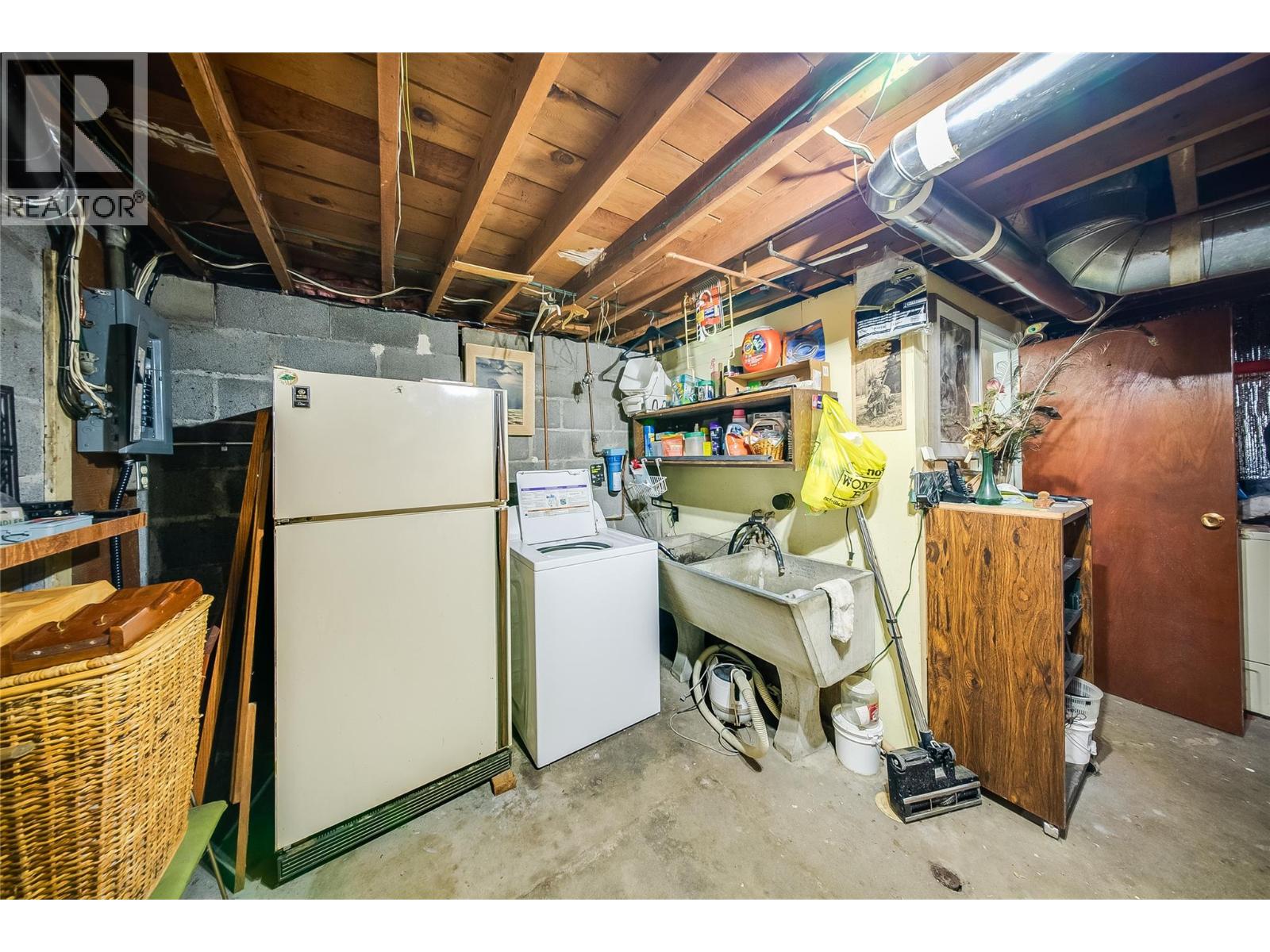 1562 Arrow Lakes Drive Property Photo 19
