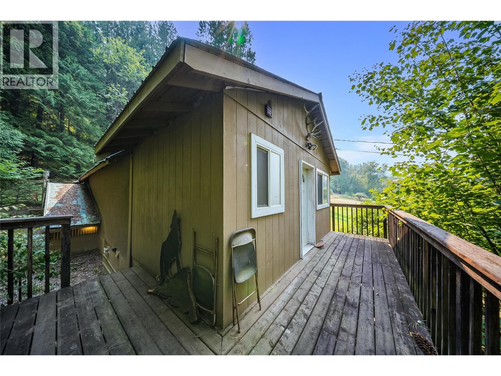 1562 Arrow Lakes Drive Property Photo 23