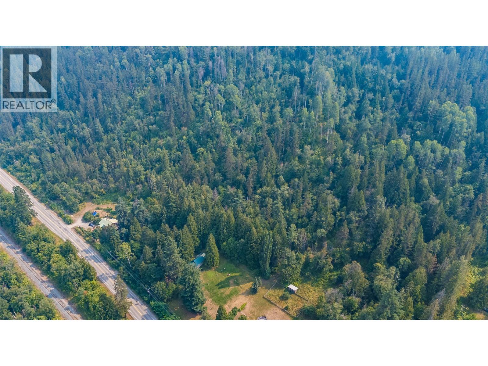 1562 Arrow Lakes Drive Property Photo 28